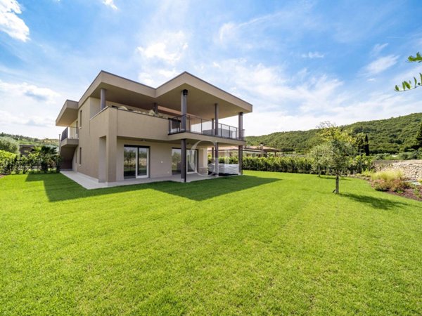 casa indipendente in vendita a Garda