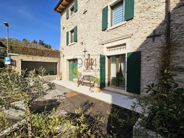 casa indipendente in vendita a Garda