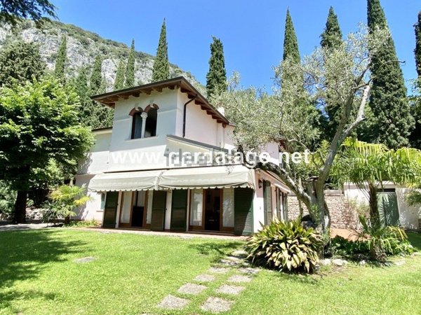 casa indipendente in vendita a Garda