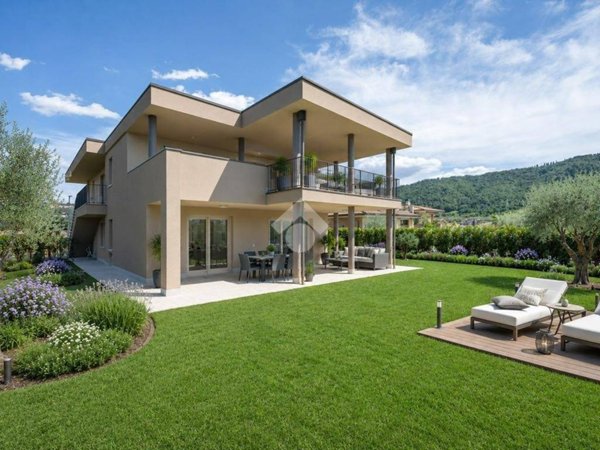 casa indipendente in vendita a Garda