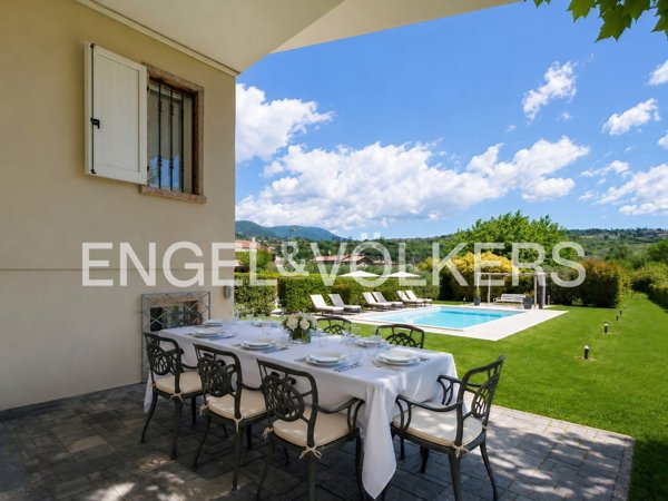 casa indipendente in vendita a Garda