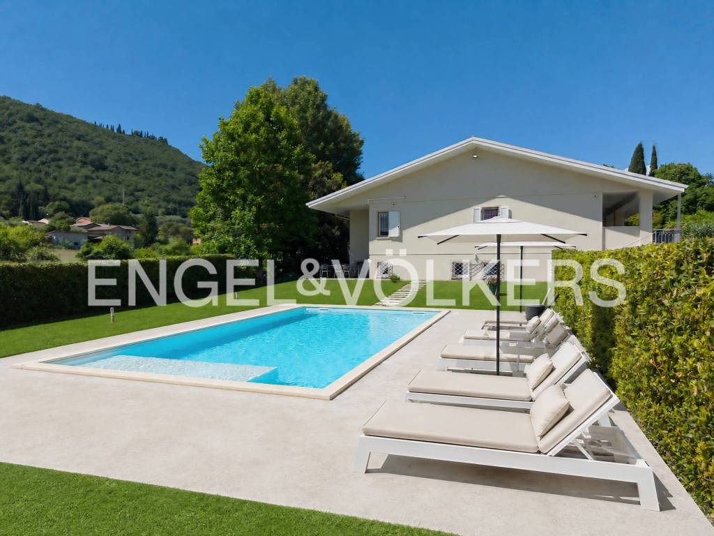 casa indipendente in vendita a Garda