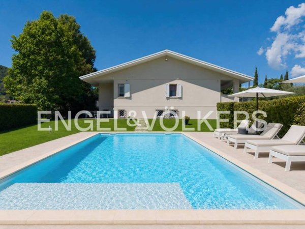 casa indipendente in vendita a Garda