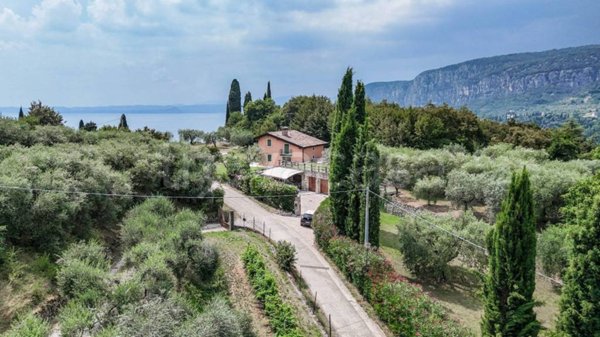 casa indipendente in vendita a Garda