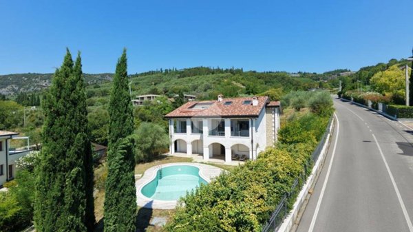 casa indipendente in vendita a Garda