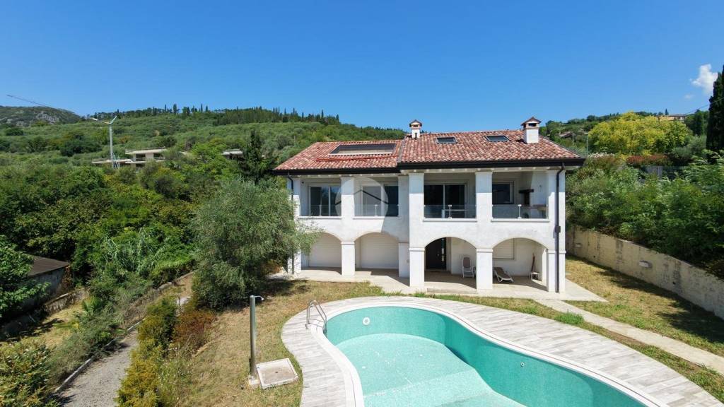 casa indipendente in vendita a Garda