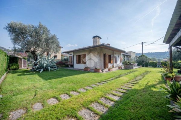 casa indipendente in vendita a Garda