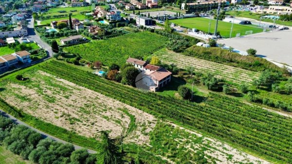 casa indipendente in vendita a Garda