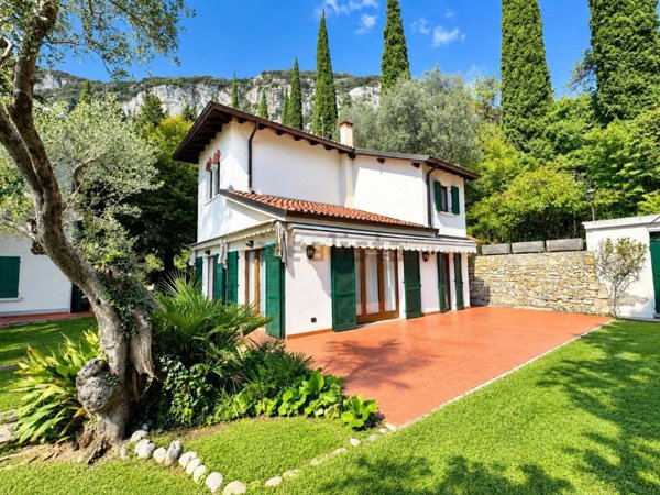casa indipendente in vendita a Garda
