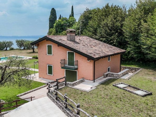 casa indipendente in vendita a Garda