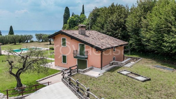 casa indipendente in vendita a Garda