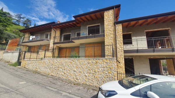 casa indipendente in vendita a Grezzana