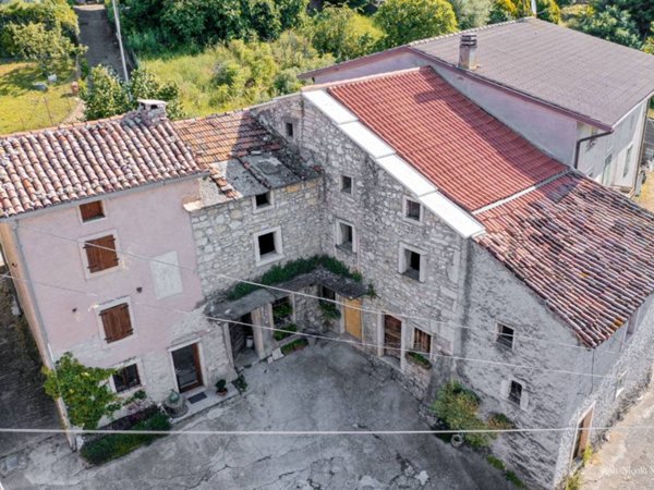 casa indipendente in vendita a Grezzana in zona Corrubio