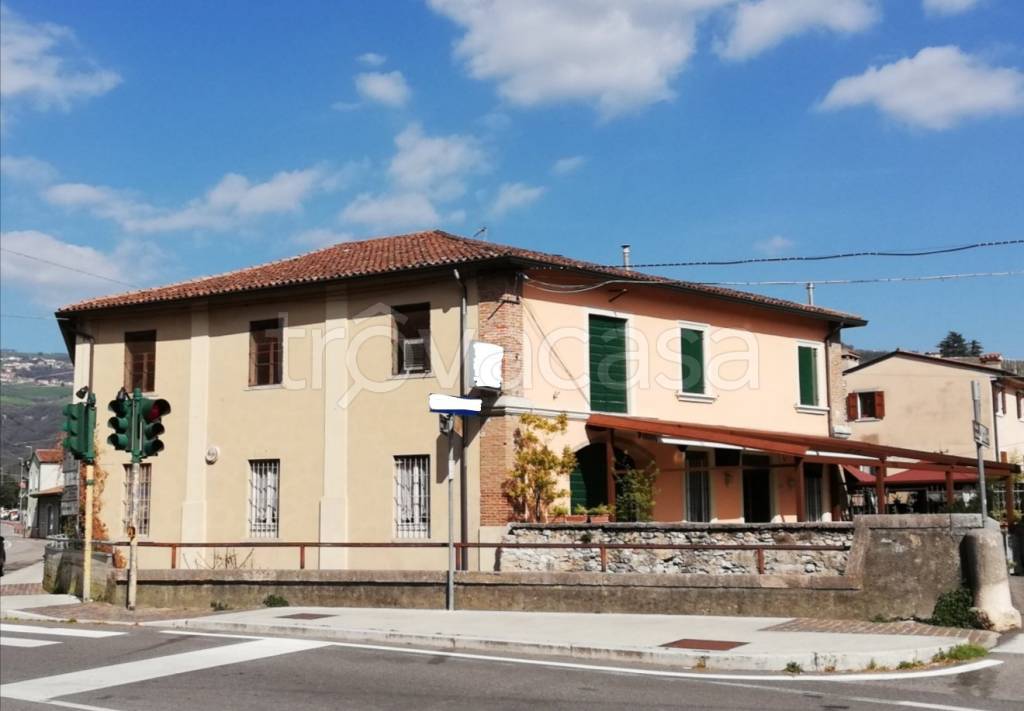 casa indipendente in vendita a Grezzana
