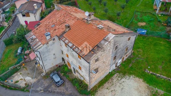 appartamento in vendita a Grezzana in zona Corrubio