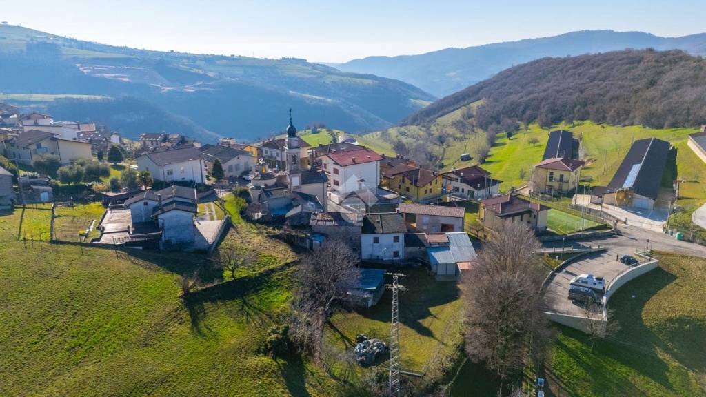 casa indipendente in vendita a Grezzana in zona Corrubio