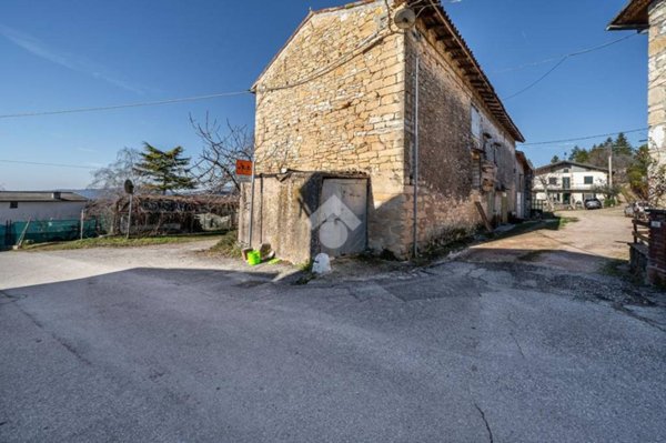 casa indipendente in vendita a Grezzana in zona Azzago
