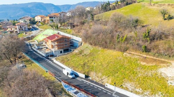 casa indipendente in vendita a Grezzana in zona Rosaro