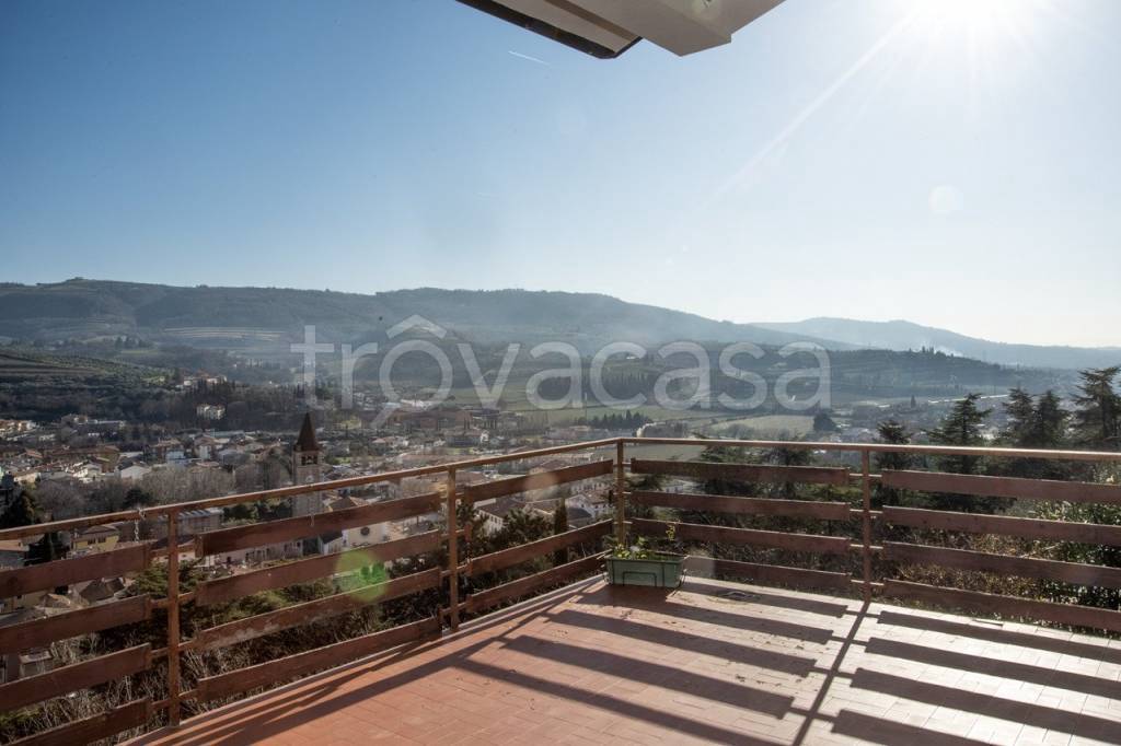 casa indipendente in vendita a Grezzana