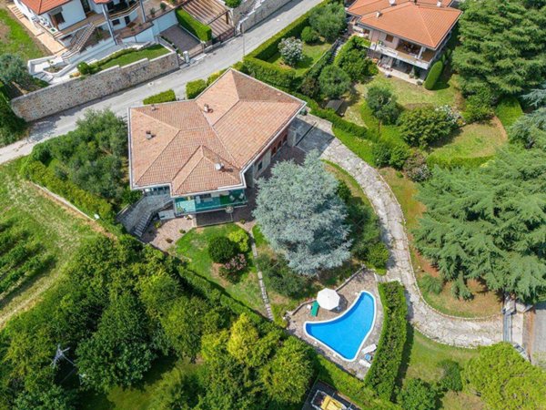 casa indipendente in vendita a Grezzana