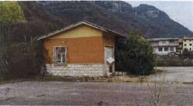 capannone in vendita a Grezzana in zona Lugo
