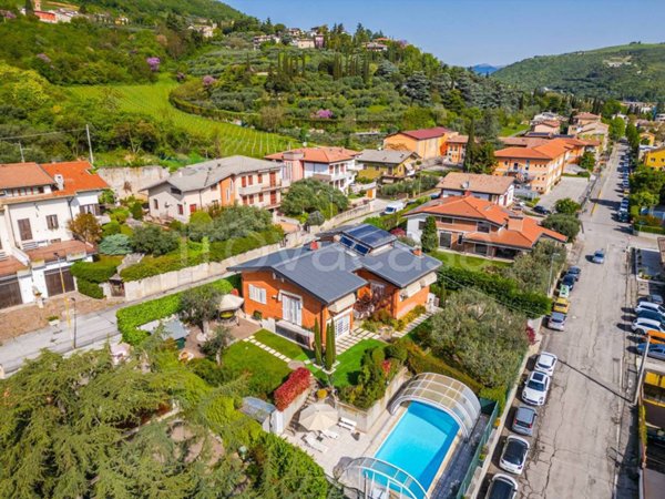 casa indipendente in vendita a Grezzana