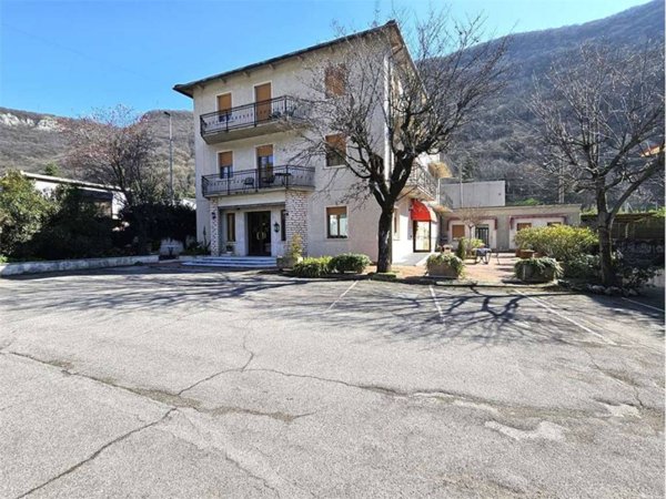 intera palazzina in vendita a Grezzana in zona Lugo