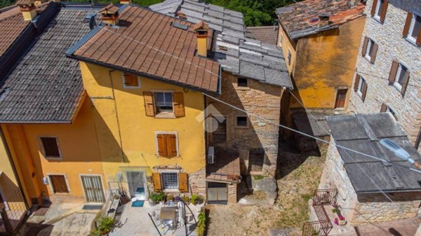 casa indipendente in vendita a Grezzana in zona Corso