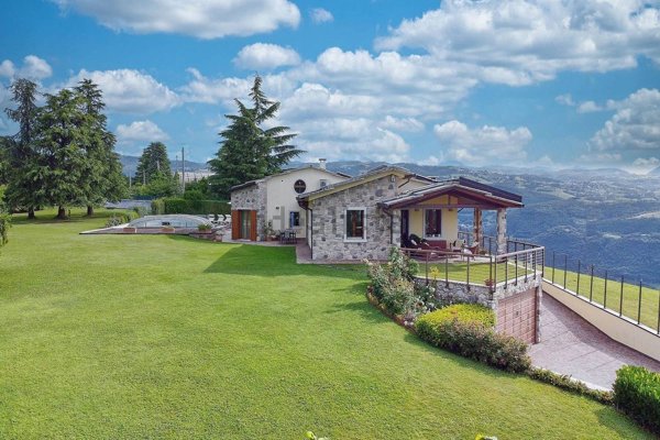 casa indipendente in vendita a Grezzana