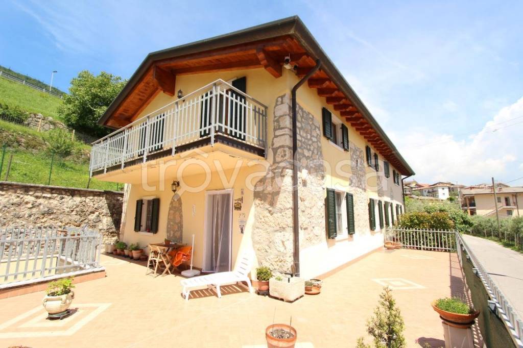 casa indipendente in vendita a Grezzana in zona Alcenago