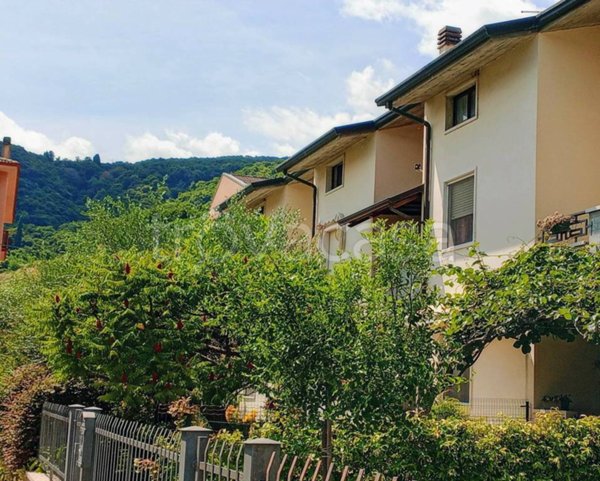 casa indipendente in vendita a Grezzana