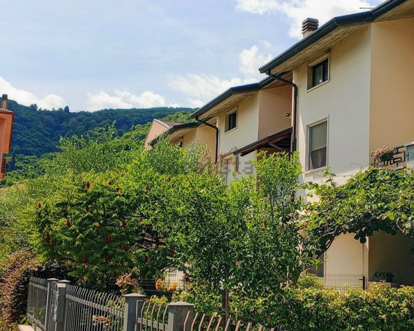 casa indipendente in vendita a Grezzana