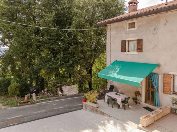 casa indipendente in vendita a Grezzana in zona Azzago