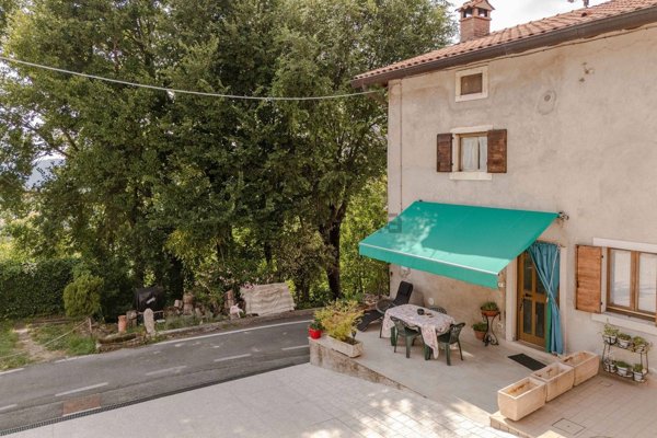 appartamento in vendita a Grezzana in zona Azzago