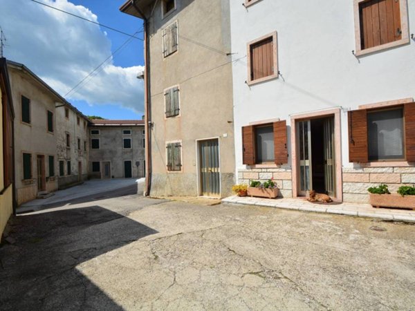 casa indipendente in vendita a Grezzana in zona Corrubio