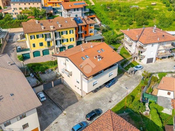 appartamento in vendita a Grezzana in zona Azzago