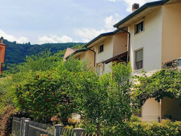 casa indipendente in vendita a Grezzana