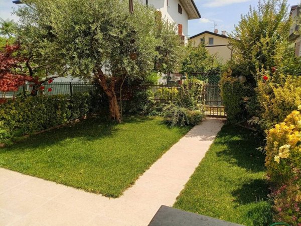 casa indipendente in vendita a Grezzana