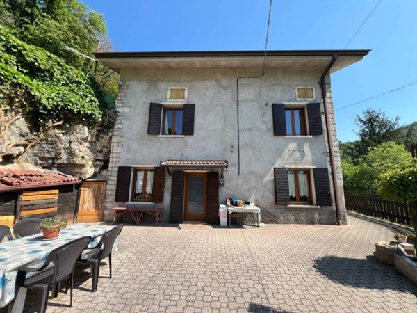 casa indipendente in vendita a Grezzana in zona Romagnano