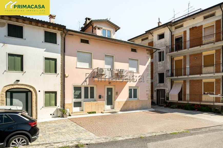 casa indipendente in vendita a Grezzana in zona Lugo