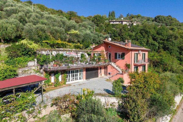 casa indipendente in vendita a Grezzana