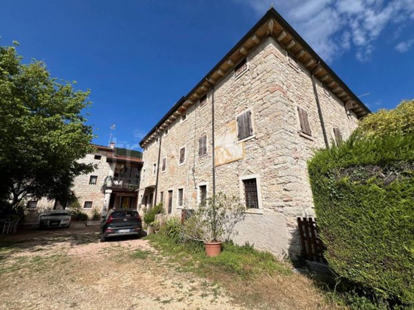 casa indipendente in vendita a Grezzana in zona Alcenago