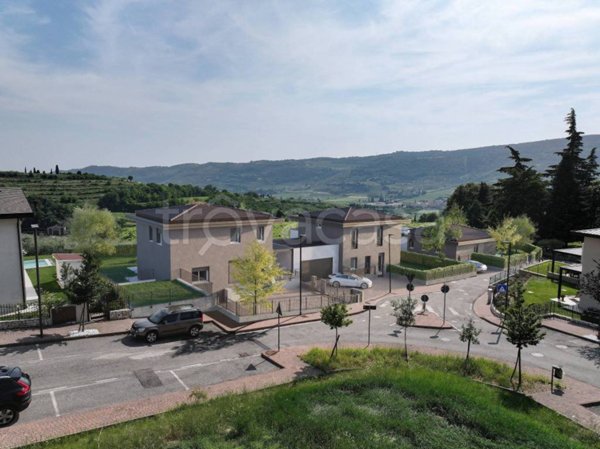 casa indipendente in vendita a Grezzana