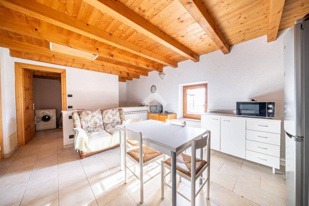 casa indipendente in vendita a Grezzana