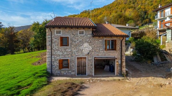 casa indipendente in vendita a Grezzana