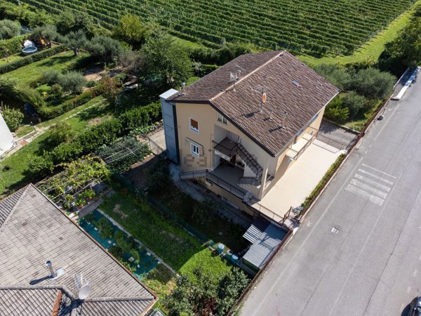 casa indipendente in vendita a Grezzana