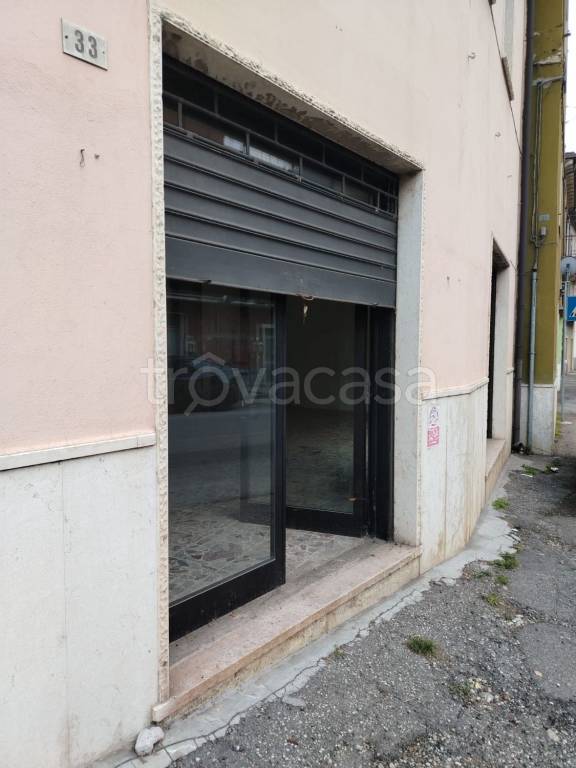 negozio in vendita a Grezzana in zona Lugo