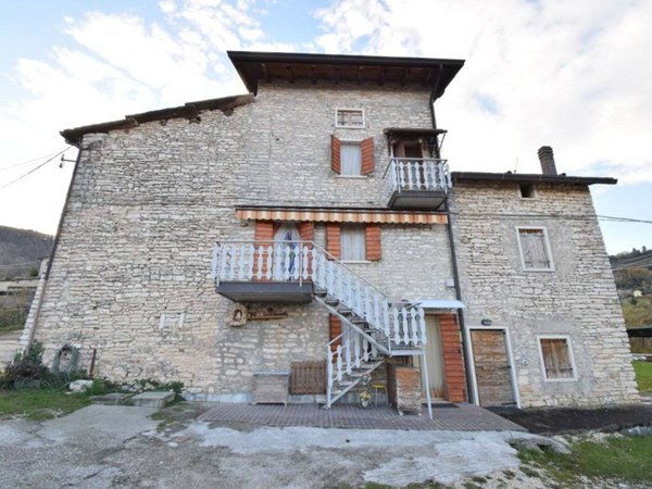 casa indipendente in vendita a Grezzana in zona Alcenago