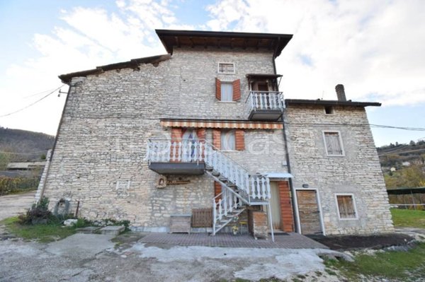 casa indipendente in vendita a Grezzana in zona Alcenago