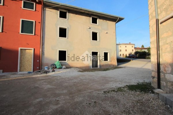 casale in vendita a Grezzana